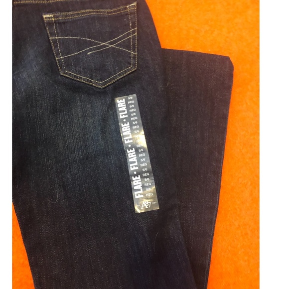 Aeropostale Low Rise Flare Hipster Jeans - Picture 10 of 11